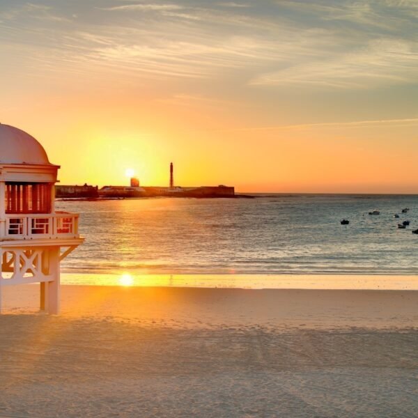 🏖️ Las 7 Mejores Playas de Cádiz: Una Guía Completa para Disfrutar al Máximo